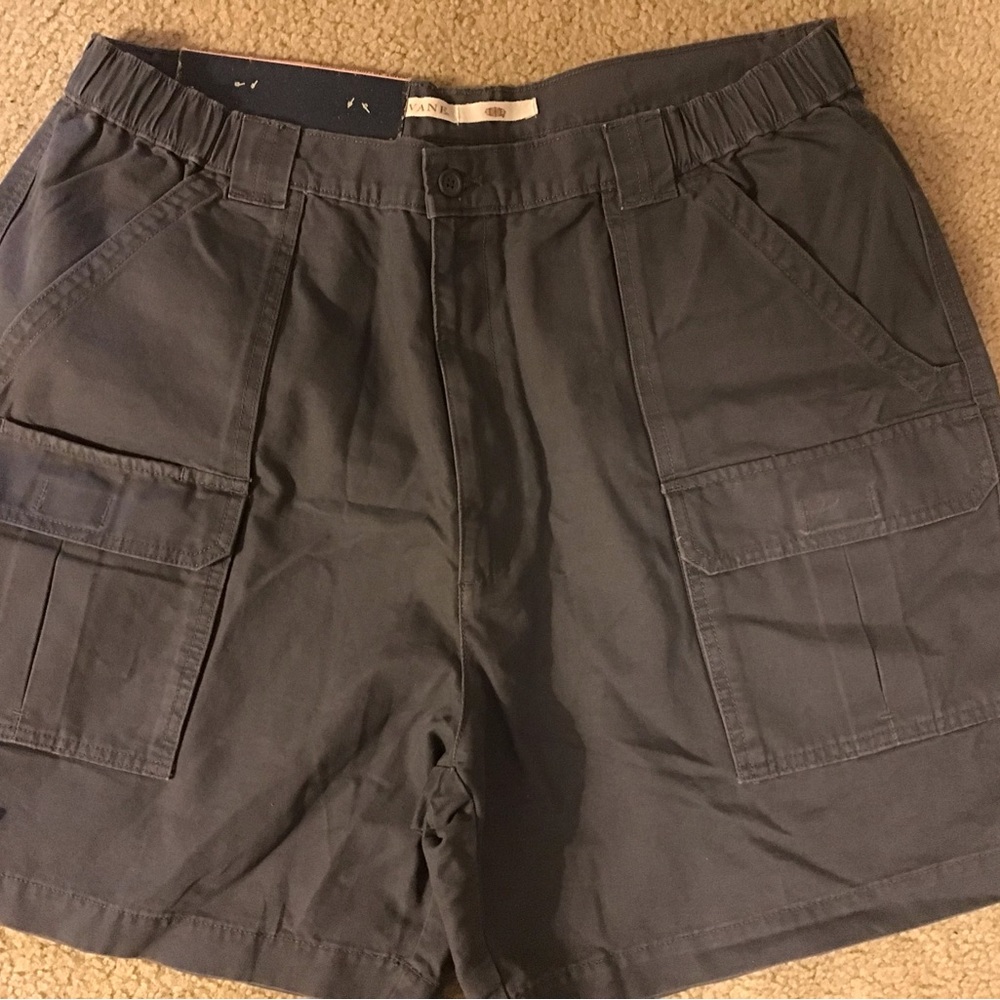 Men’s SAVANE CARGO 40 SHORTS NEW WITH TAGS!